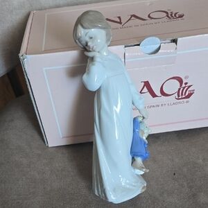 NAO by Lladro 1108 "My Rag Doll" young girl with her clown rag doll